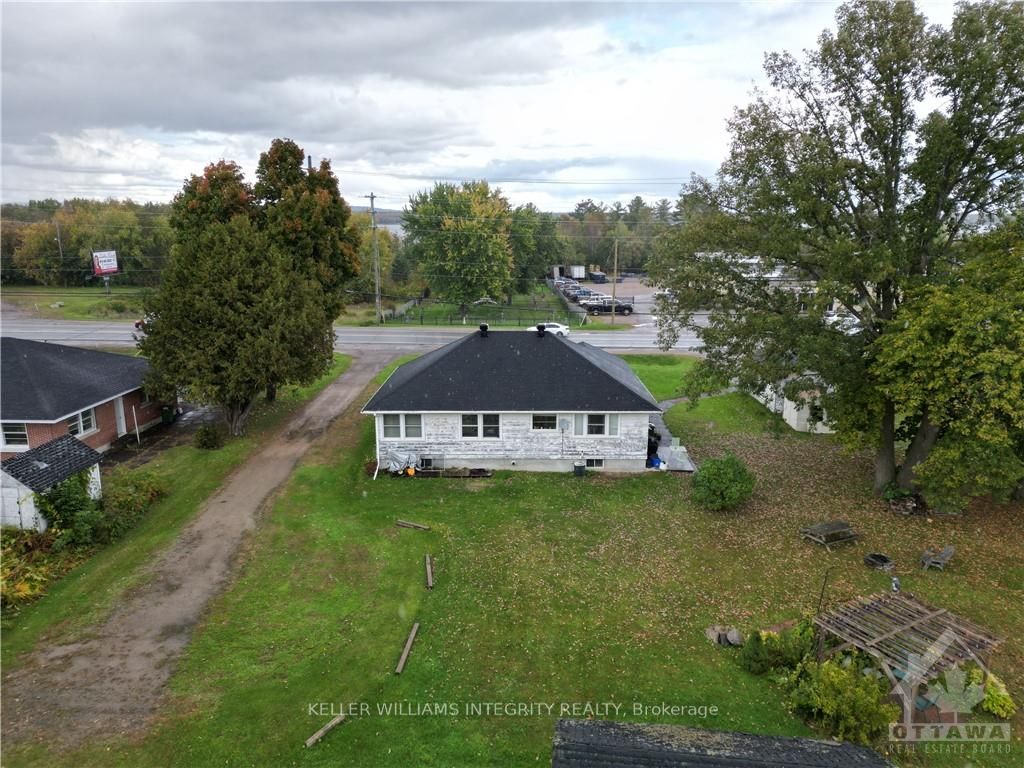 1116 Pembroke St E Property Photo 7