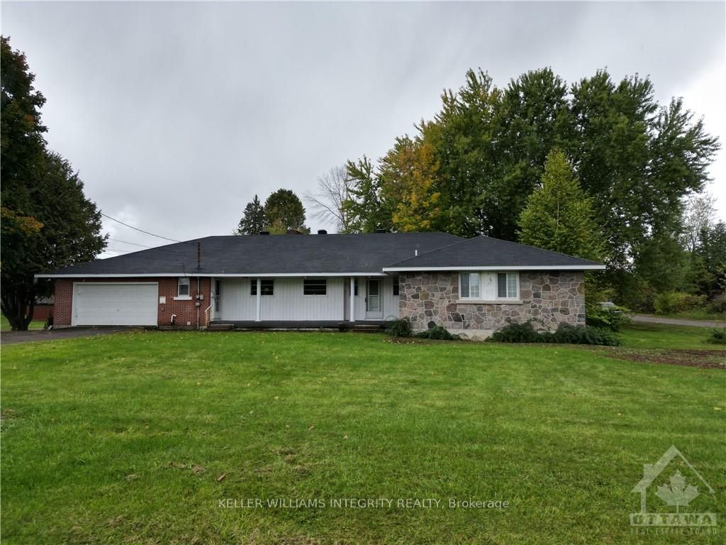 1116 Pembroke St E Property Photo 9