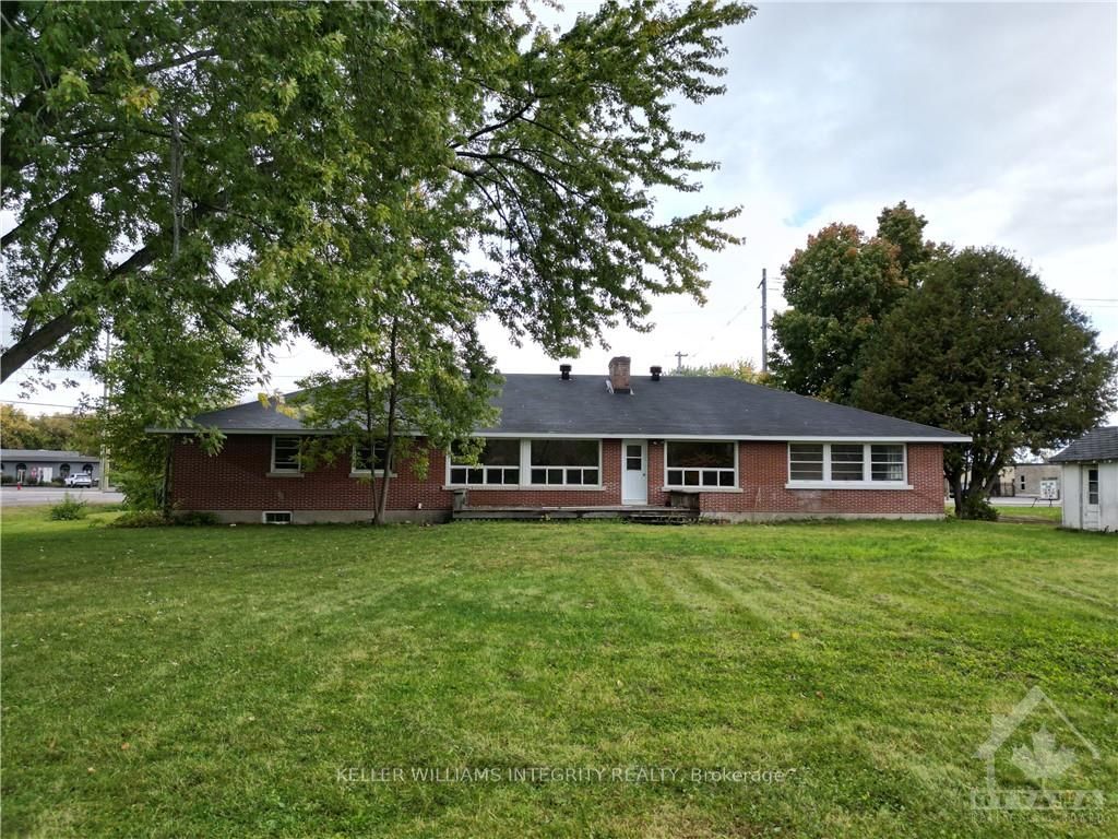 1116 Pembroke St E Property Photo 10