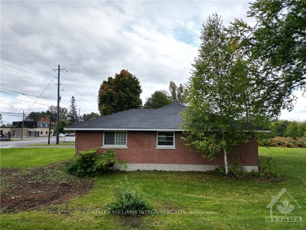 1116 Pembroke St E Property Photo 11