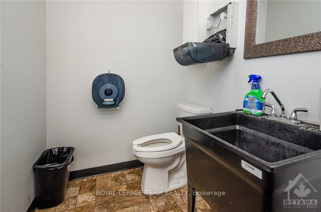 46 Colonnade Rd Property Photo 2