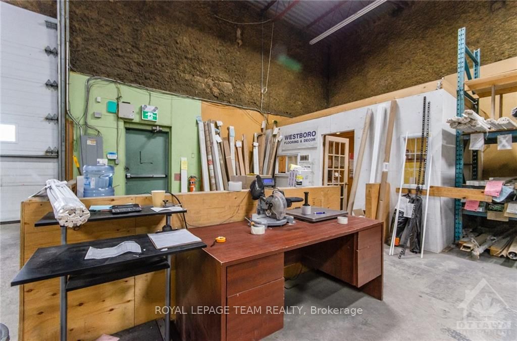 46 Colonnade Rd Property Photo 4