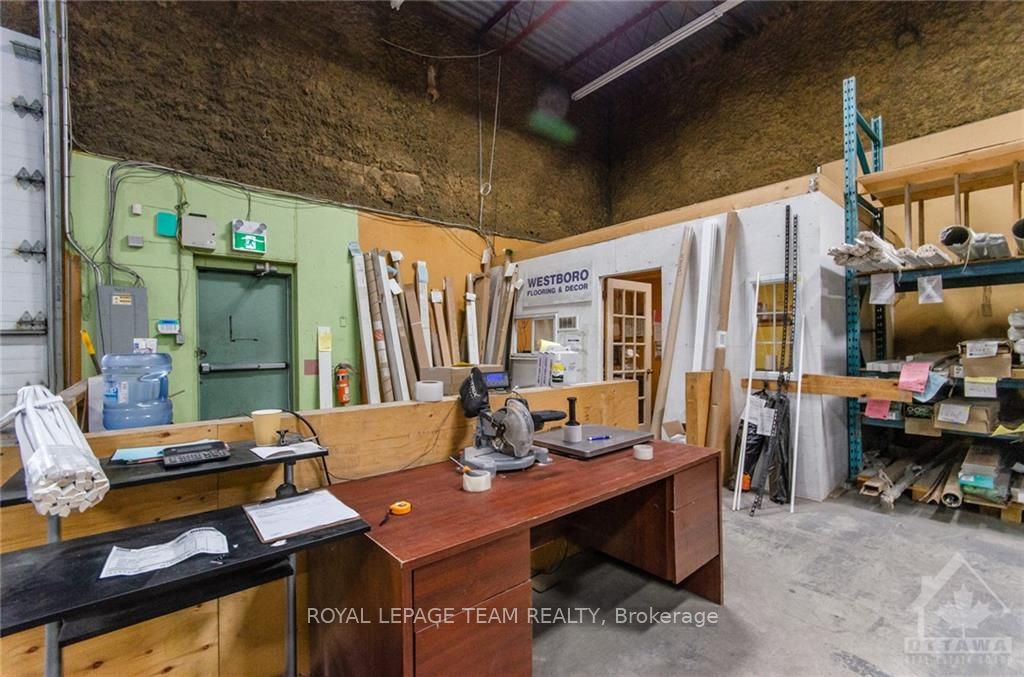 46 Colonnade Rd Property Photo 5