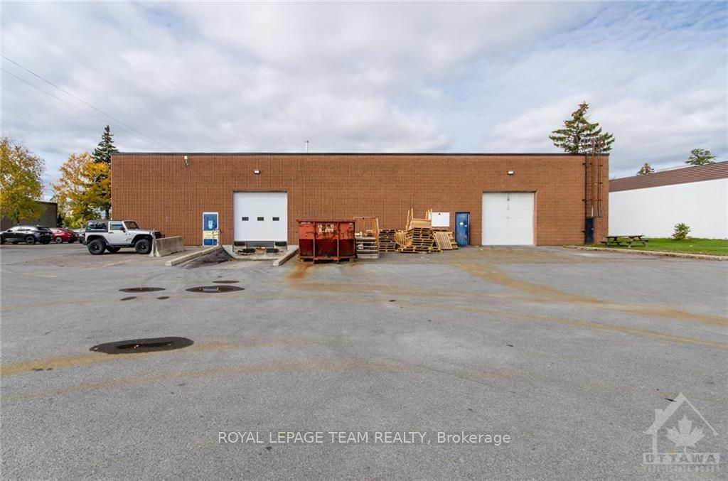 46 Colonnade Rd Property Photo 9