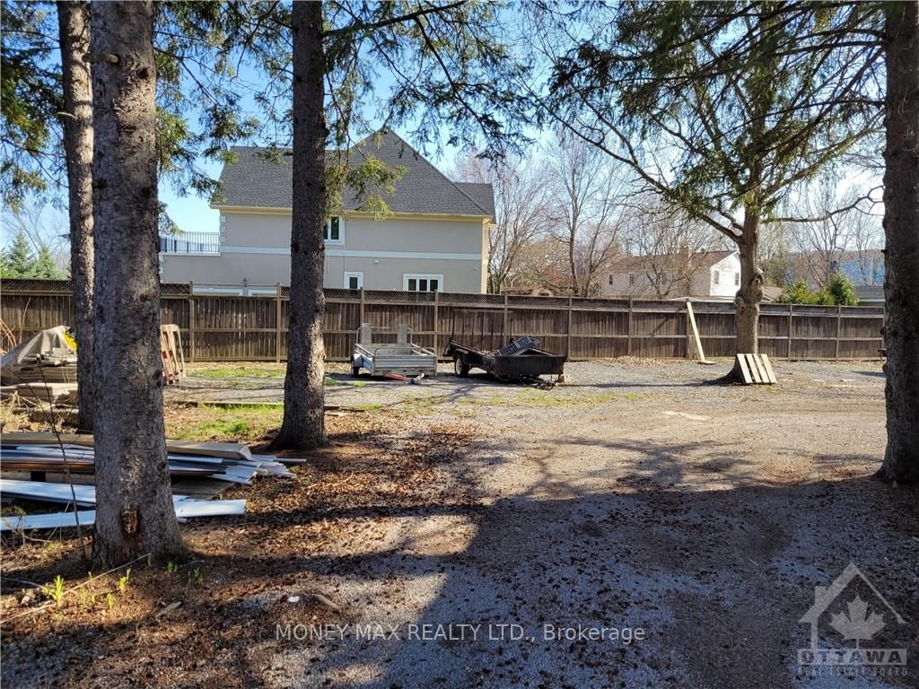 2952 Prince Of Wales Dr Property Photo 2