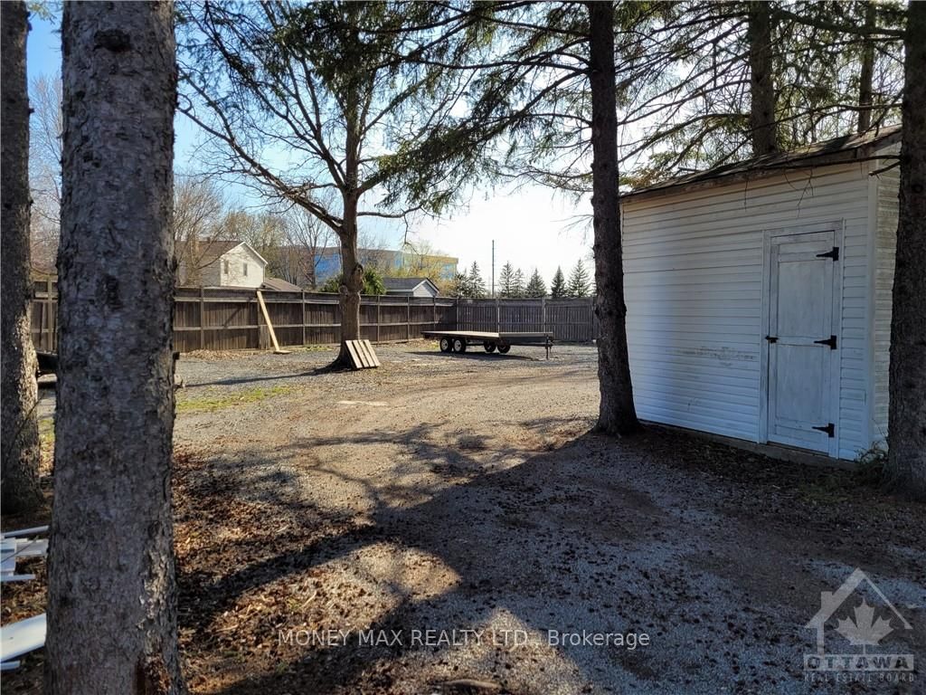 2952 Prince Of Wales Dr Property Photo 3