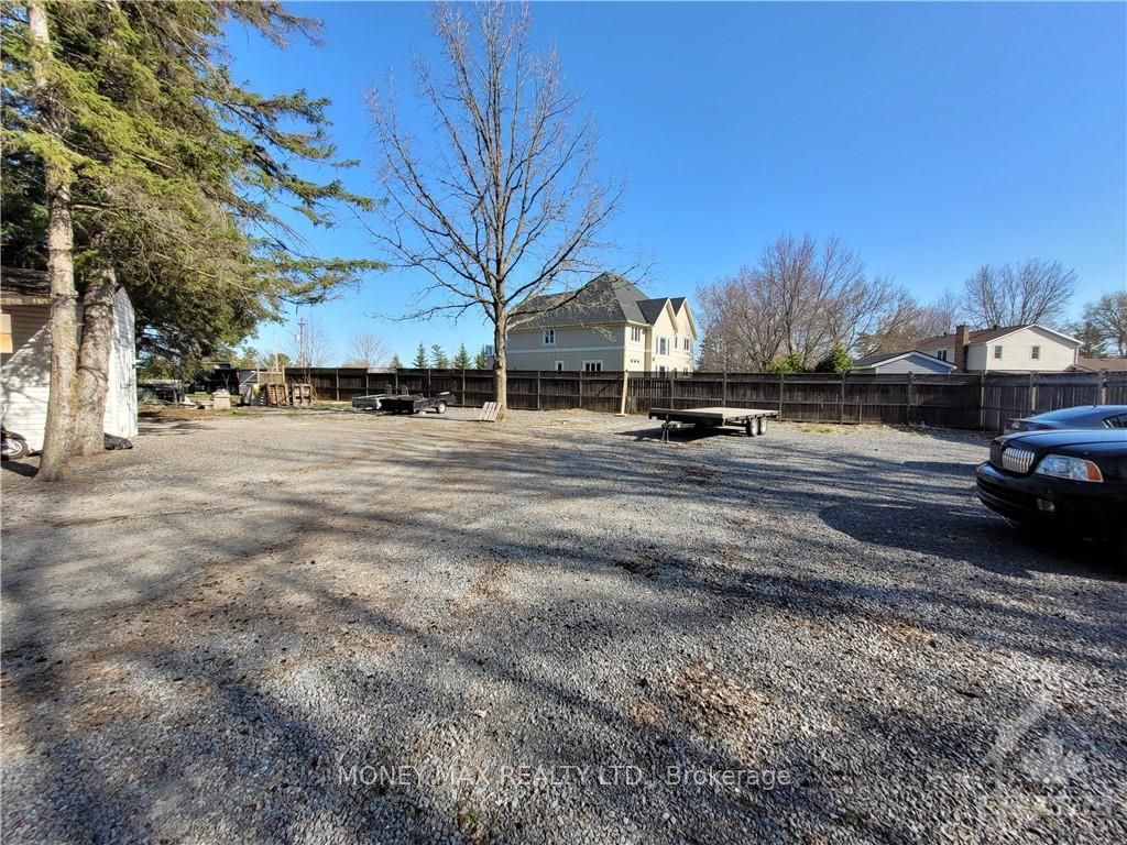 2952 Prince Of Wales Dr Property Photo 5