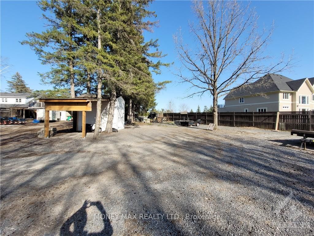 2952 Prince Of Wales Dr Property Photo 6