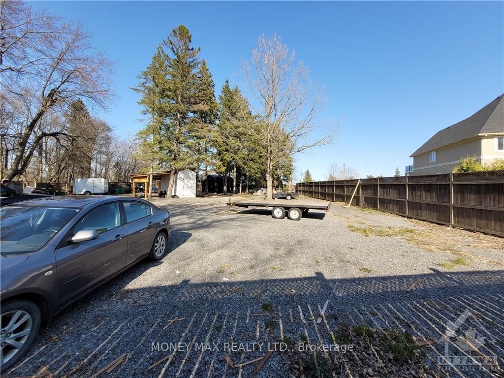 2952 Prince Of Wales Dr Property Photo 7