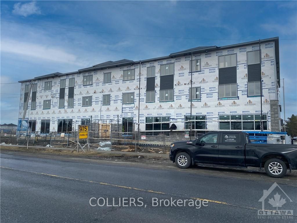 #2 - 975 North Russell Road Property Photo 1