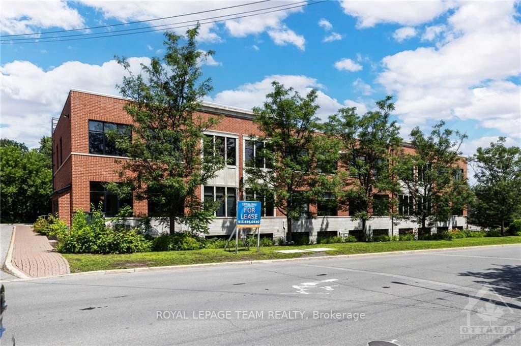 #600 - 2725 Queensview Drive Property Photo