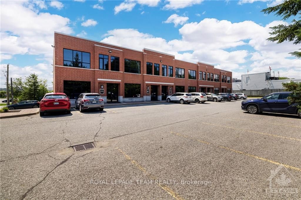 #600 - 2725 Queensview Drive Property Photo 2