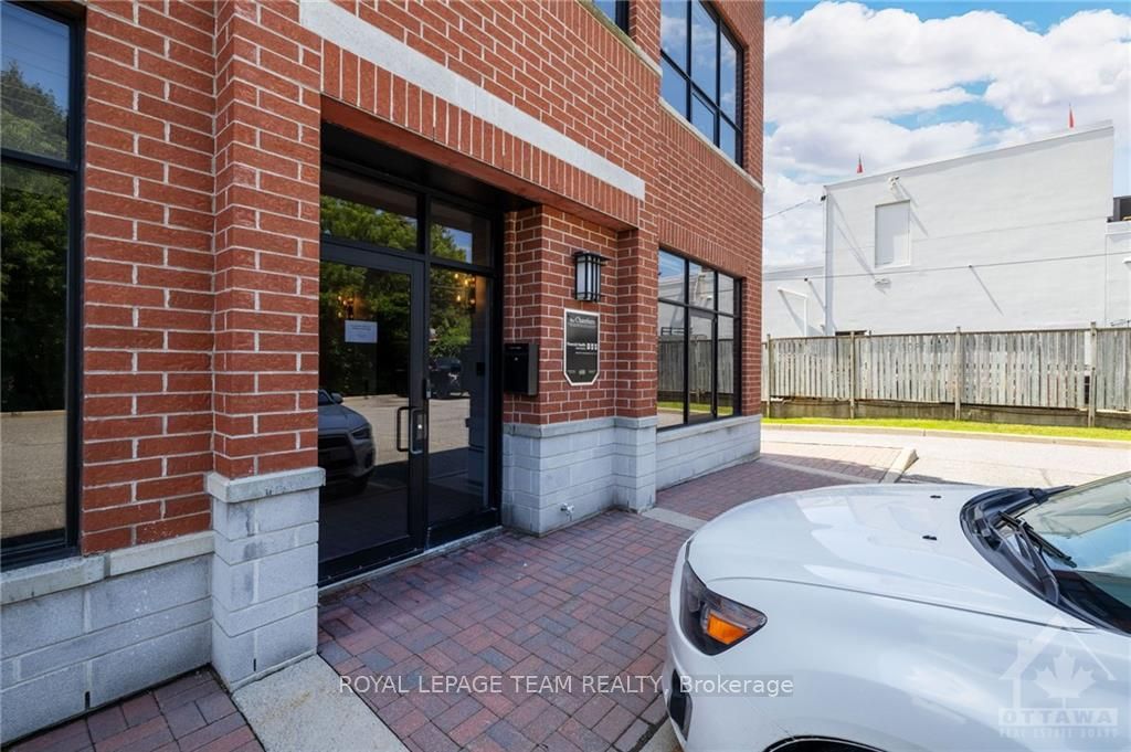 #600 - 2725 Queensview Drive Property Photo 3