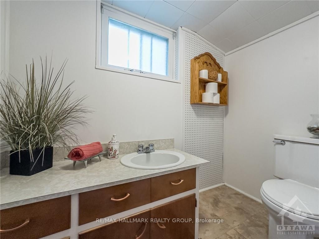 464 Richardson Ave Property Photo 16