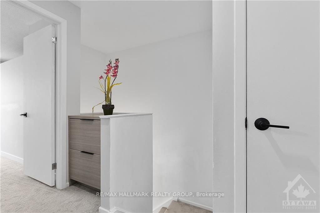 2219 Stonehenge Cres Property Photo 6