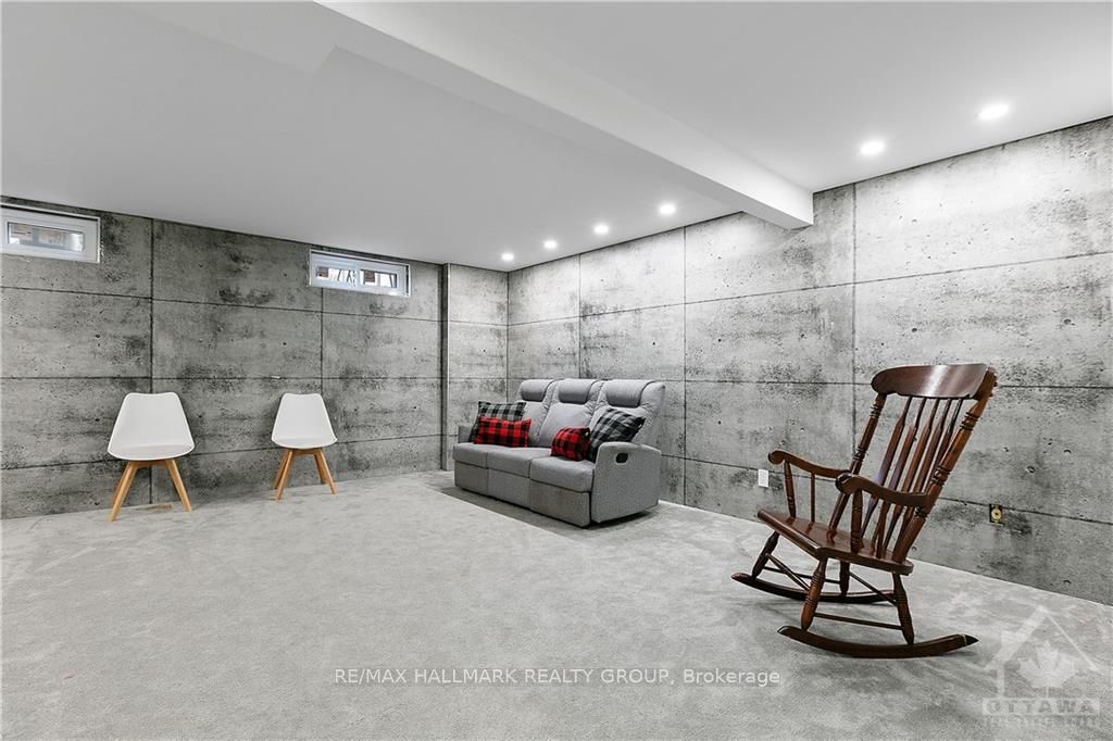 2219 Stonehenge Cres Property Photo 13