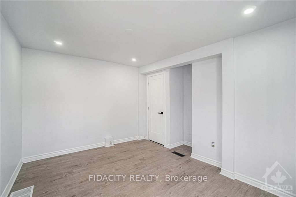 640 Somerset St W Property Photo 11