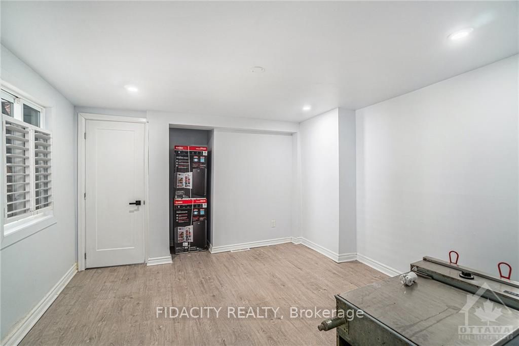 640 Somerset St W Property Photo 15