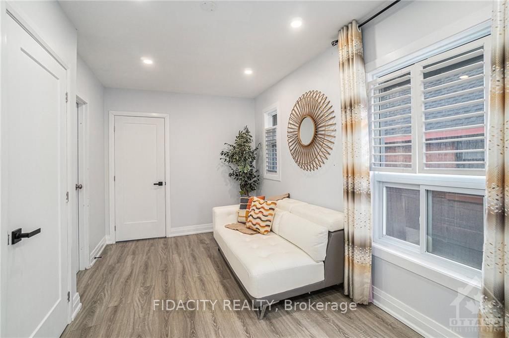 640 Somerset St W Property Photo 25