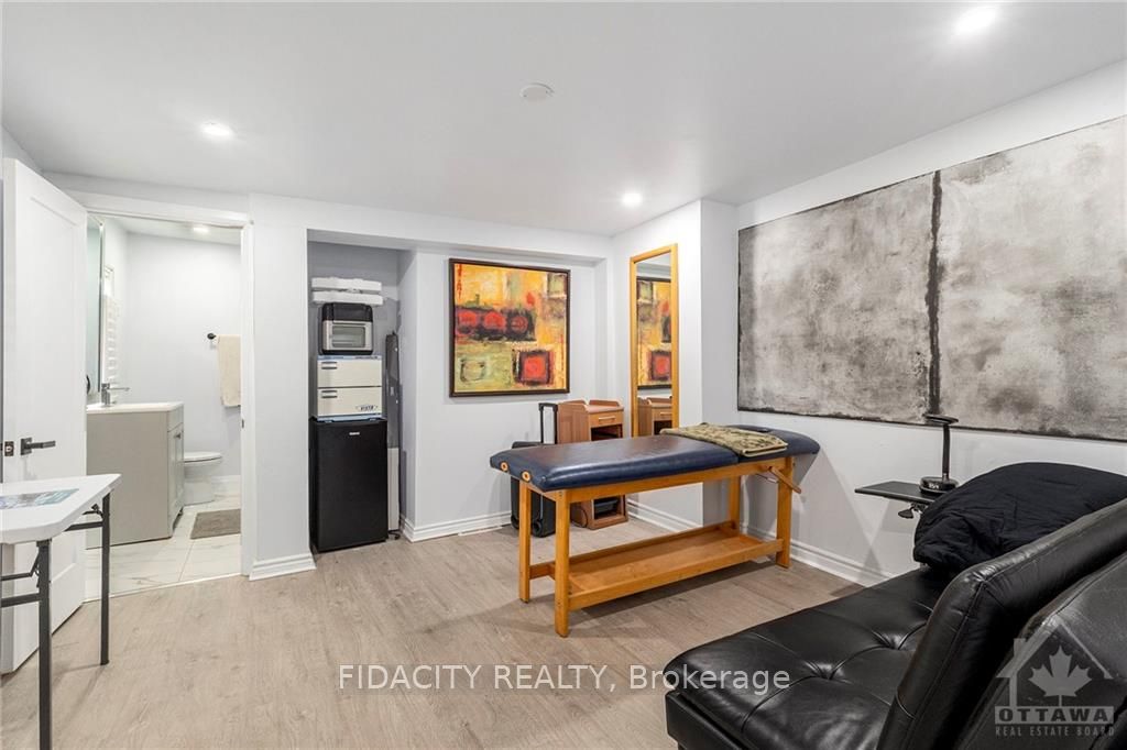 640 Somerset St W Property Photo 8