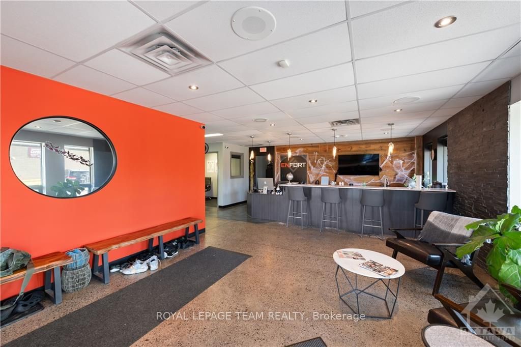 46 Colonnade Road Property Photo 3