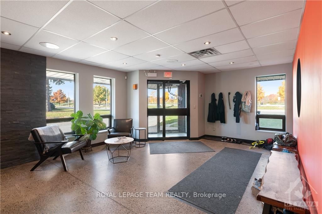 46 Colonnade Road Property Photo 4