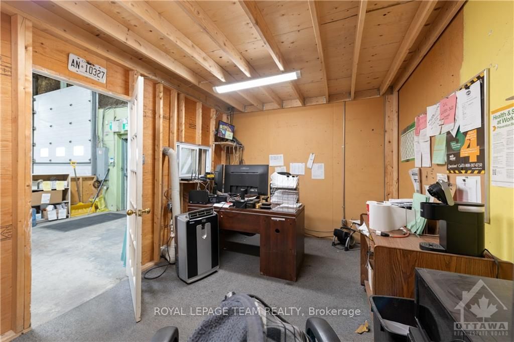 46 Colonnade Road Property Photo 17