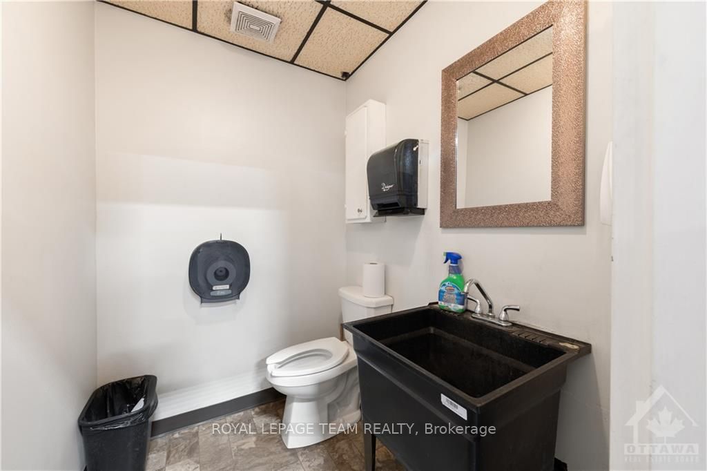 46 Colonnade Road Property Photo 22