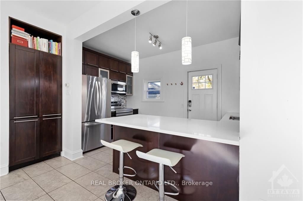 337 Carleton Ave Property Photo 2