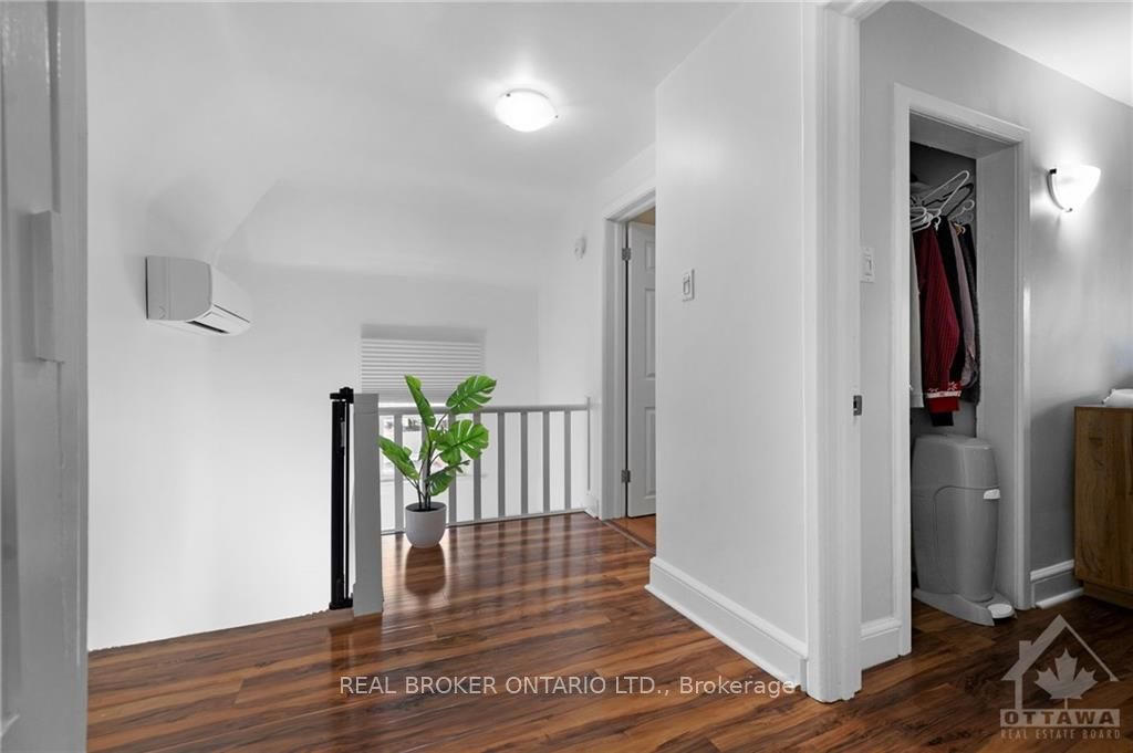 337 Carleton Ave Property Photo 3