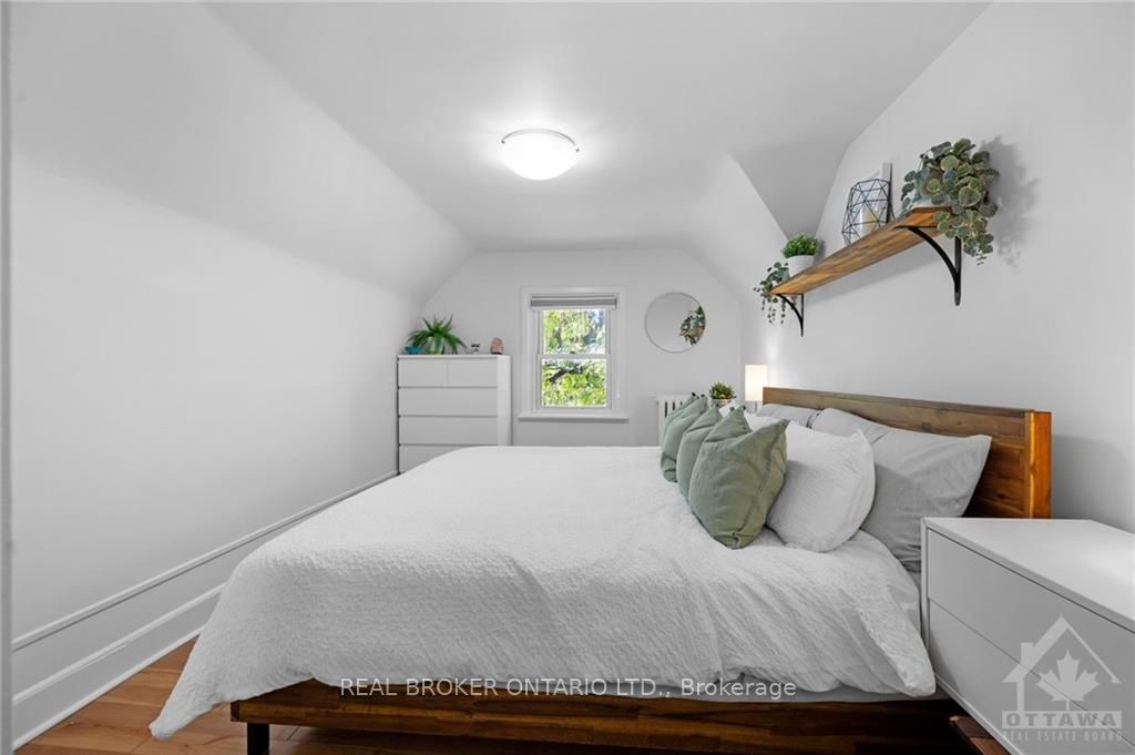337 Carleton Ave Property Photo 4