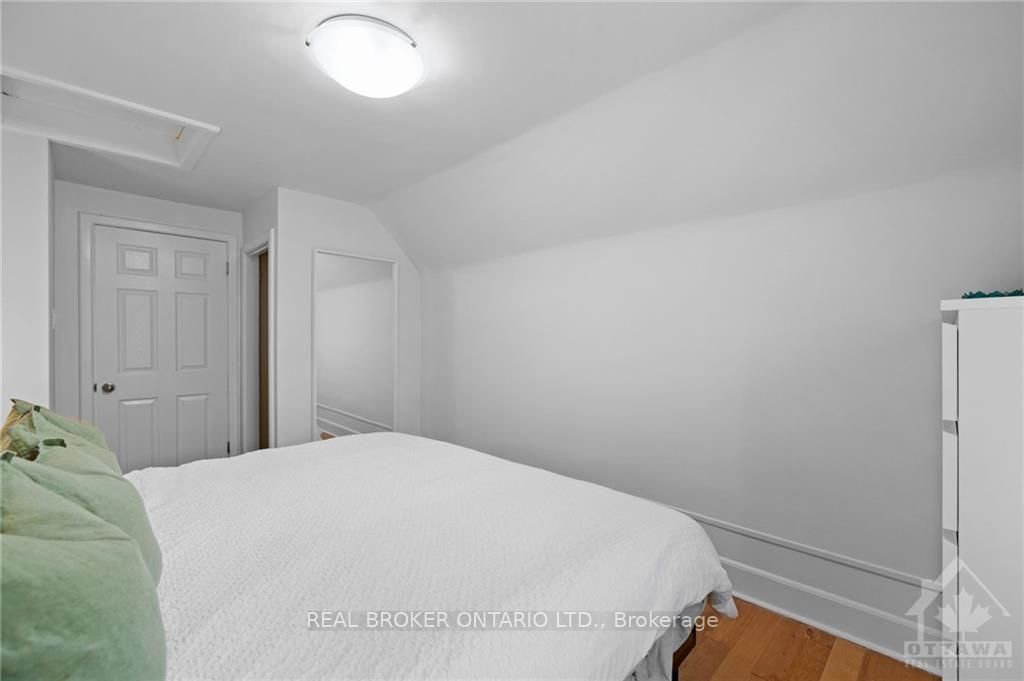 337 Carleton Ave Property Photo 7