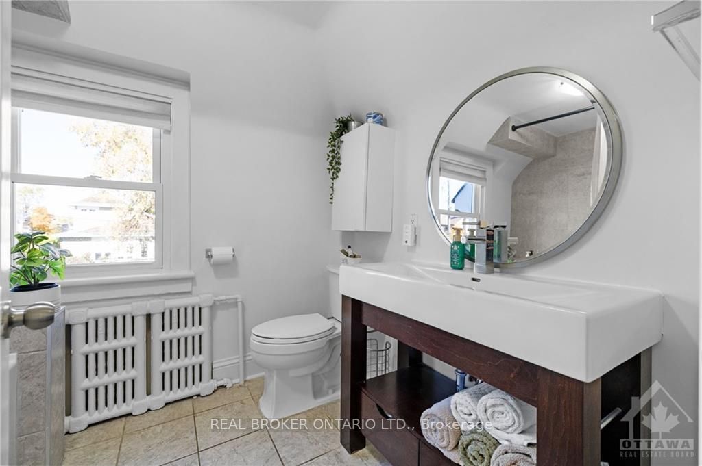 337 Carleton Ave Property Photo 8