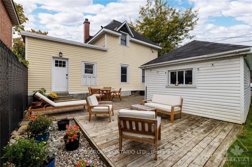 337 Carleton Ave Property Photo 11