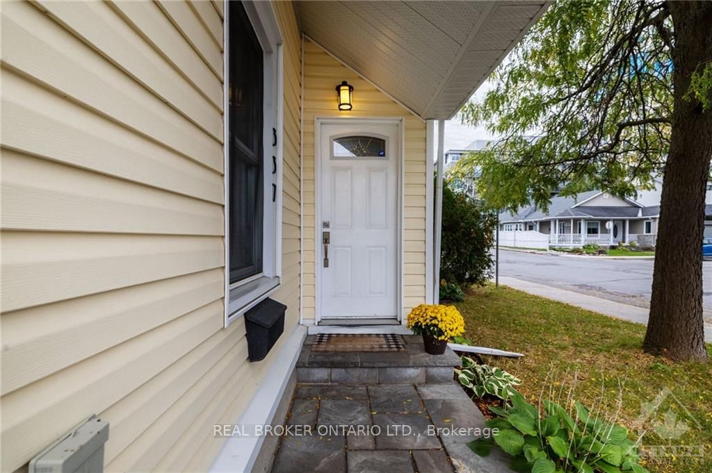 337 Carleton Ave Property Photo 12