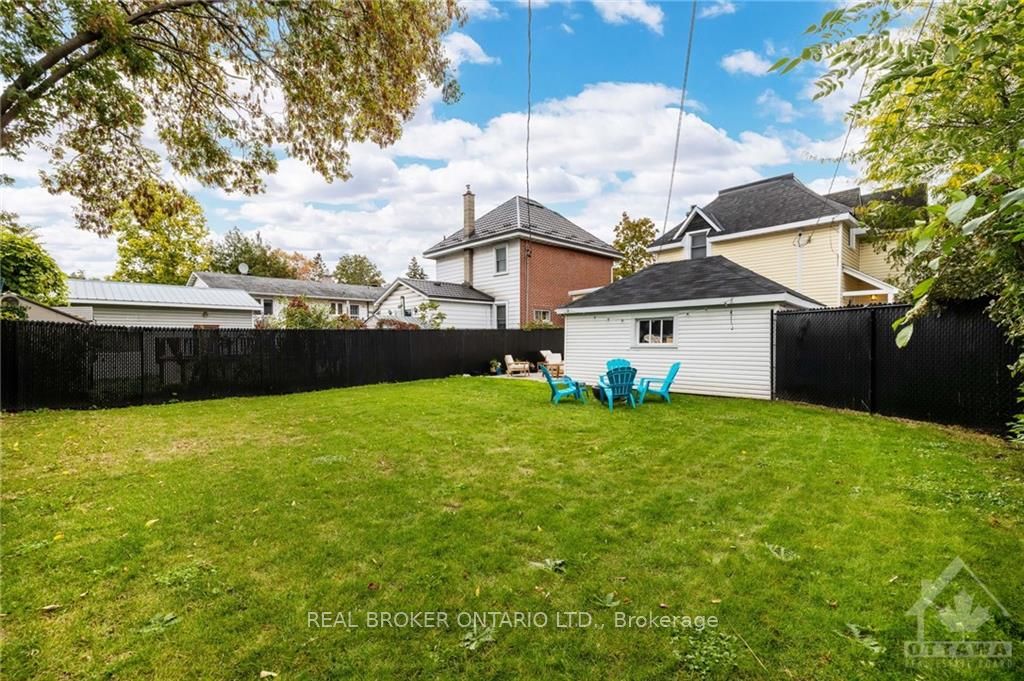337 Carleton Ave Property Photo 16