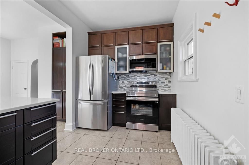 337 Carleton Ave Property Photo 23