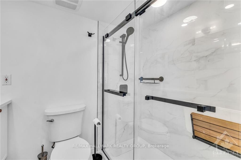33 Charles St Property Photo 15