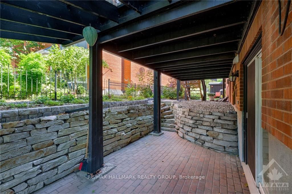33 Charles St Property Photo 22
