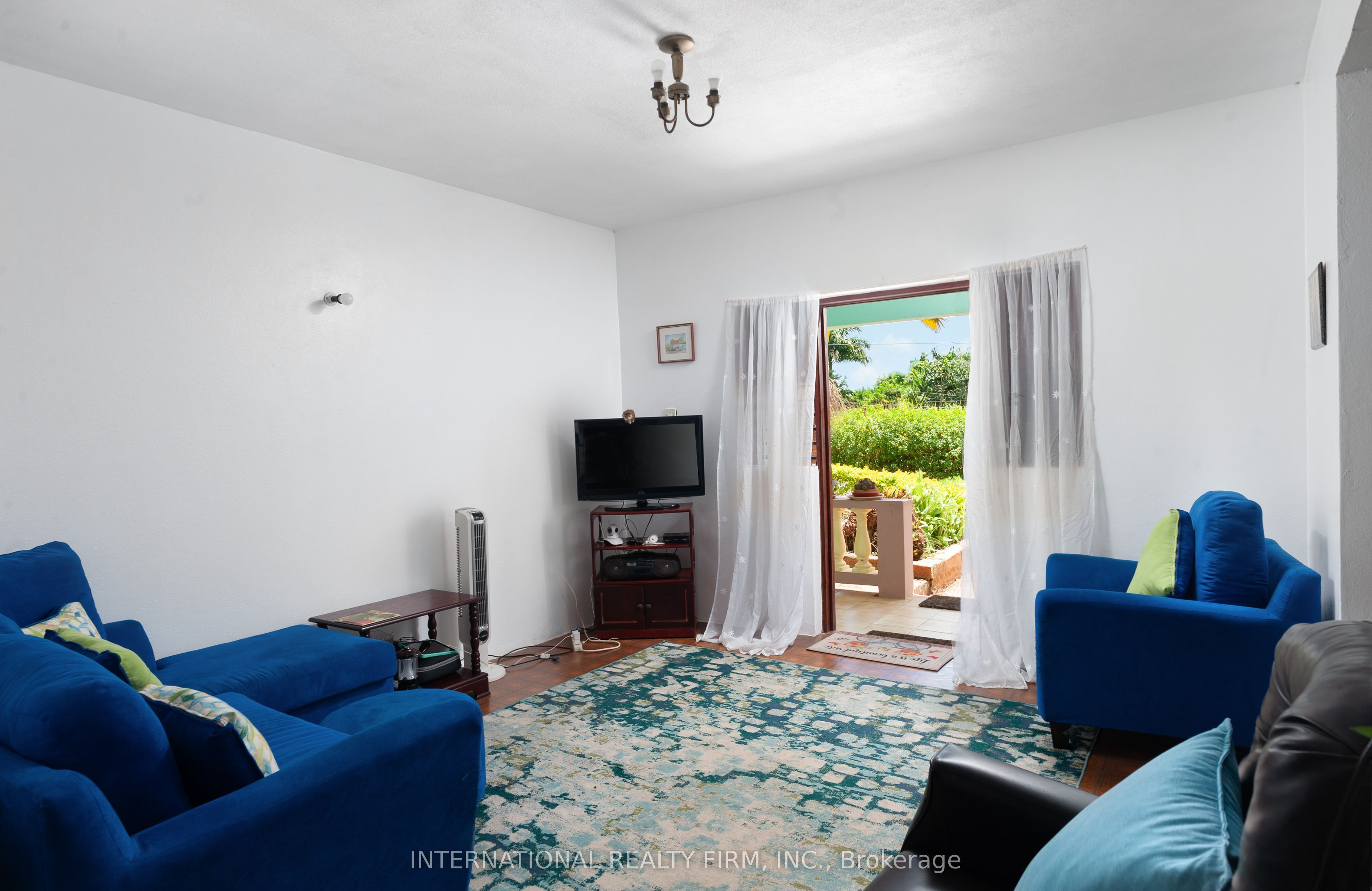 2 Vault Road Property Photo 3