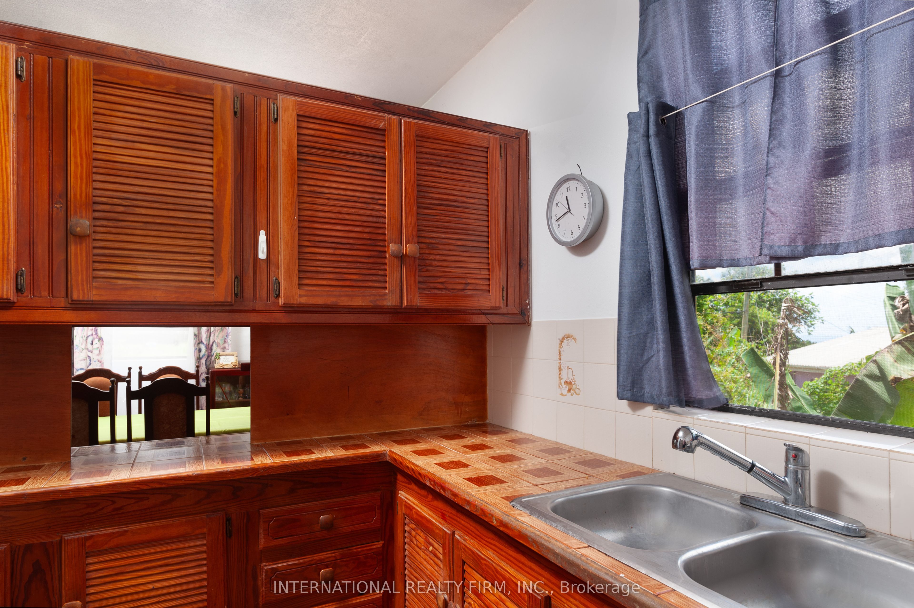 2 Vault Road Property Photo 5