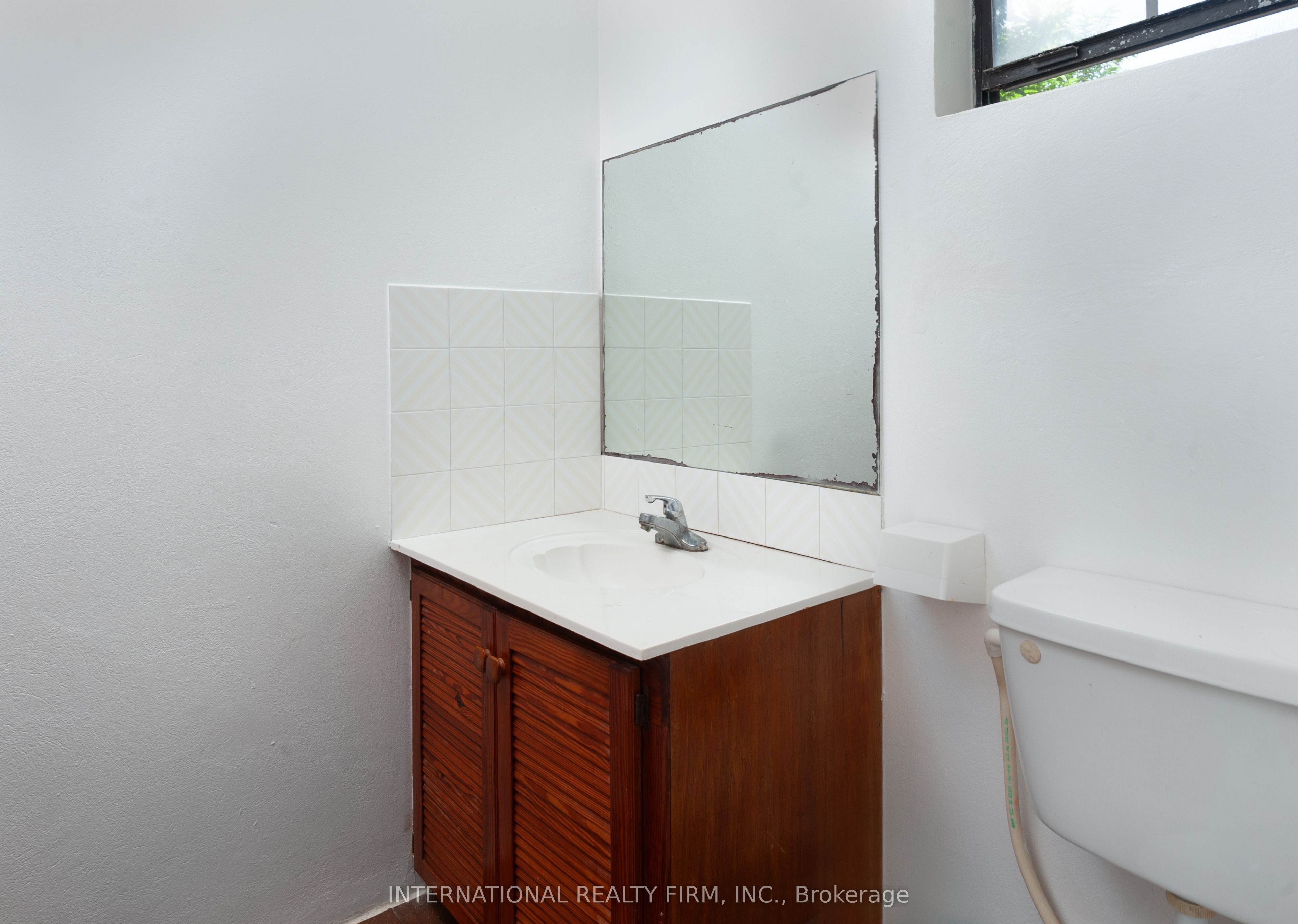 2 Vault Road Property Photo 7