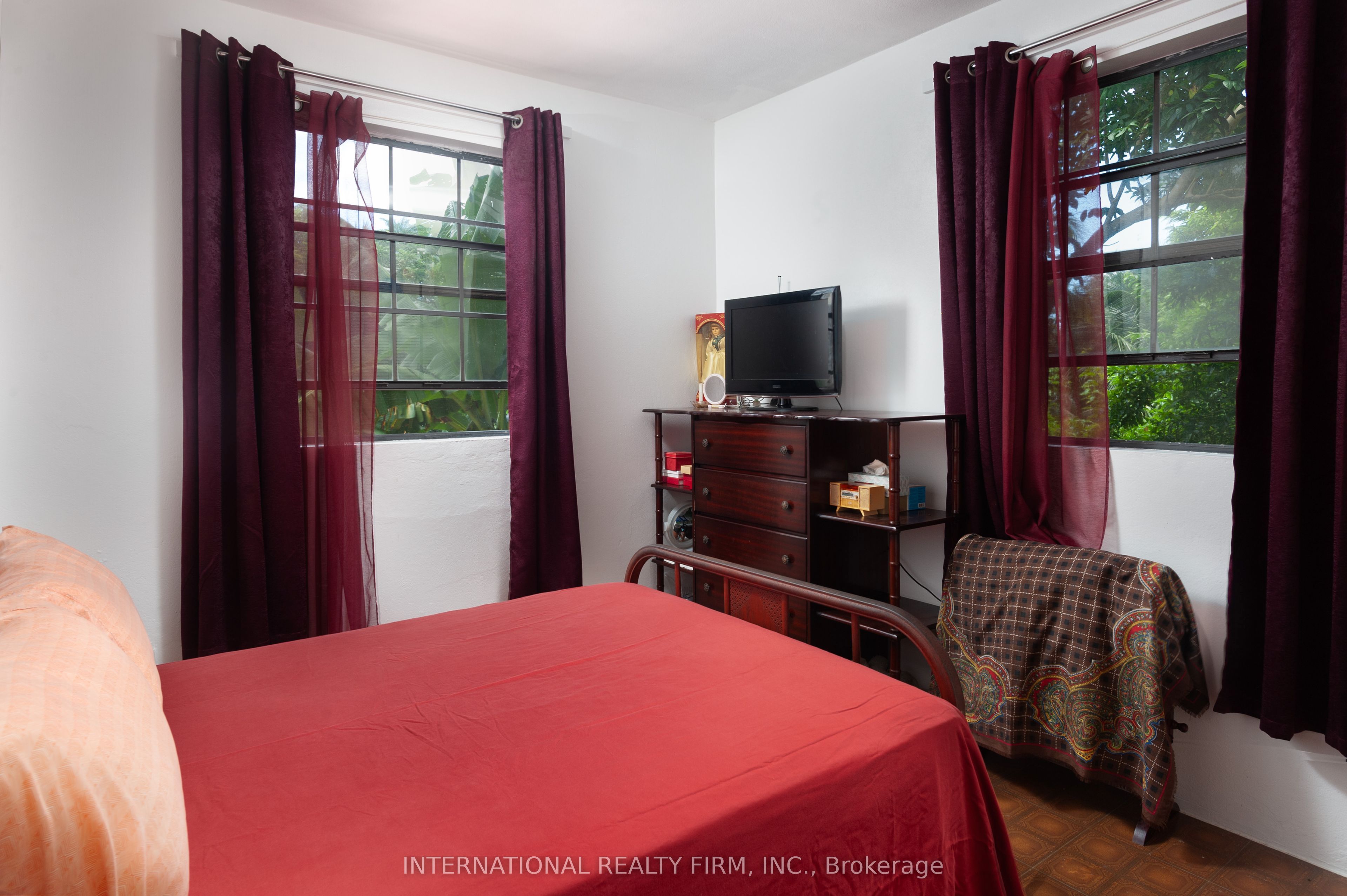 2 Vault Road Property Photo 8