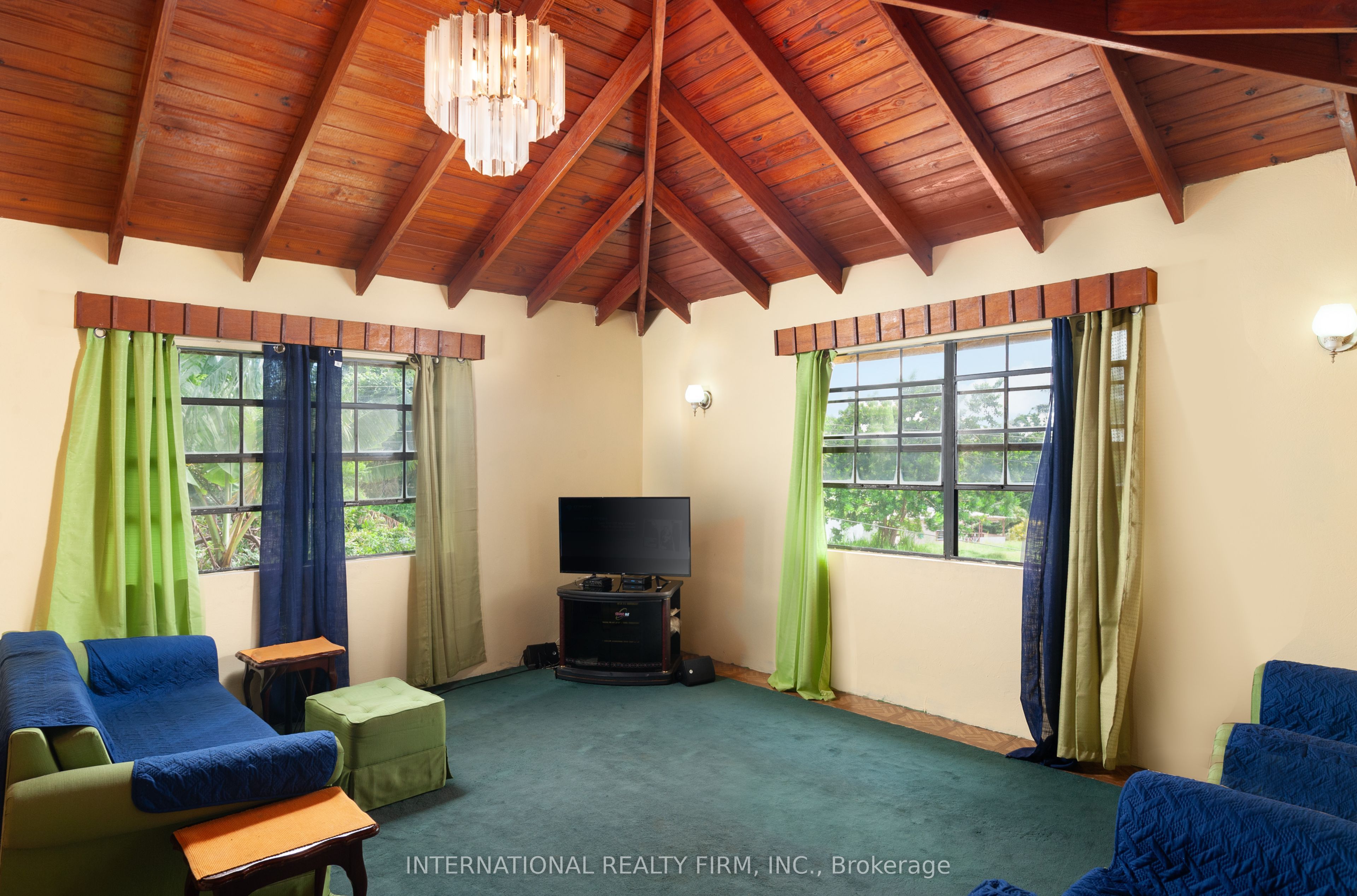 2 Vault Road Property Photo 10