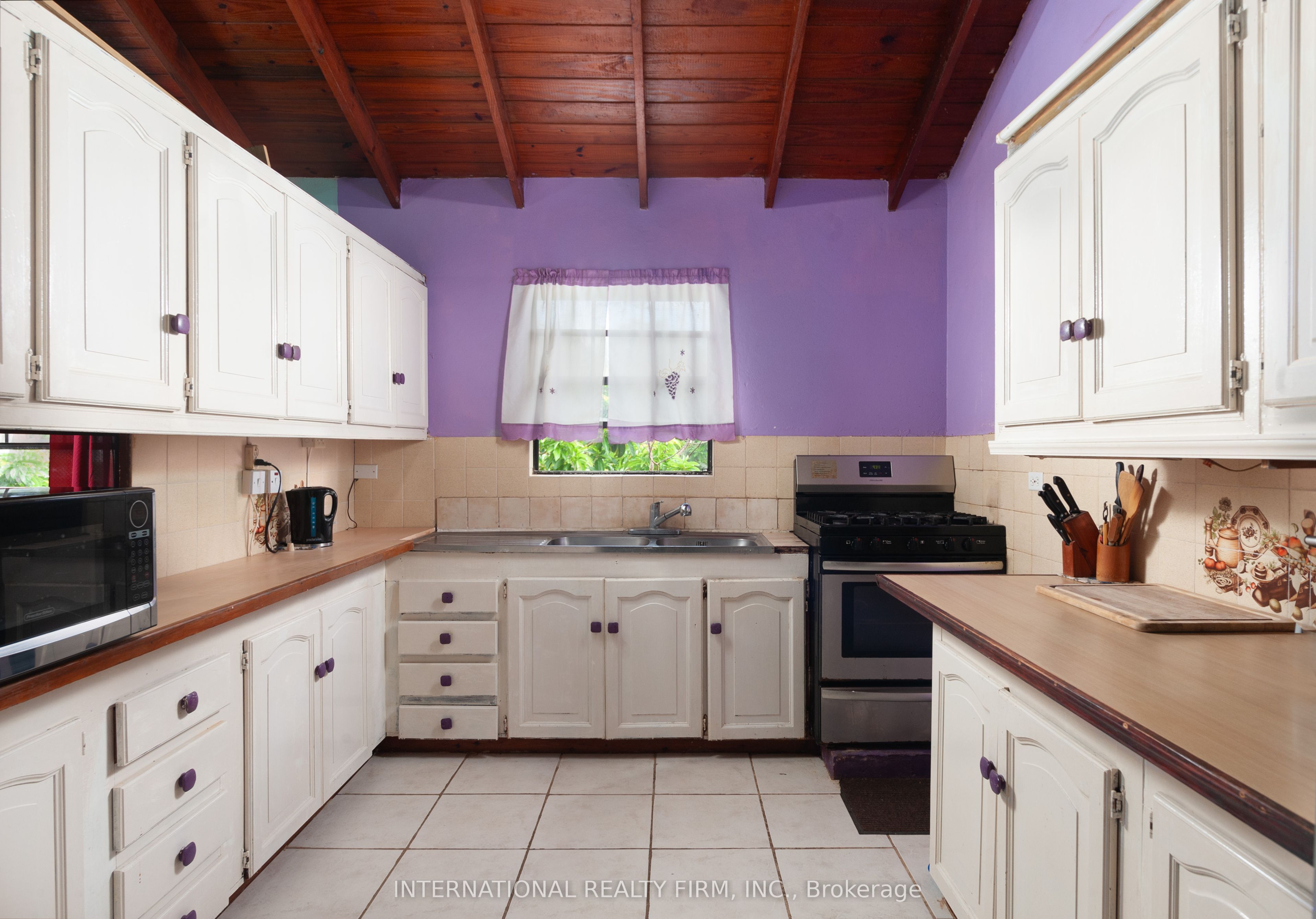 2 Vault Road Property Photo 11