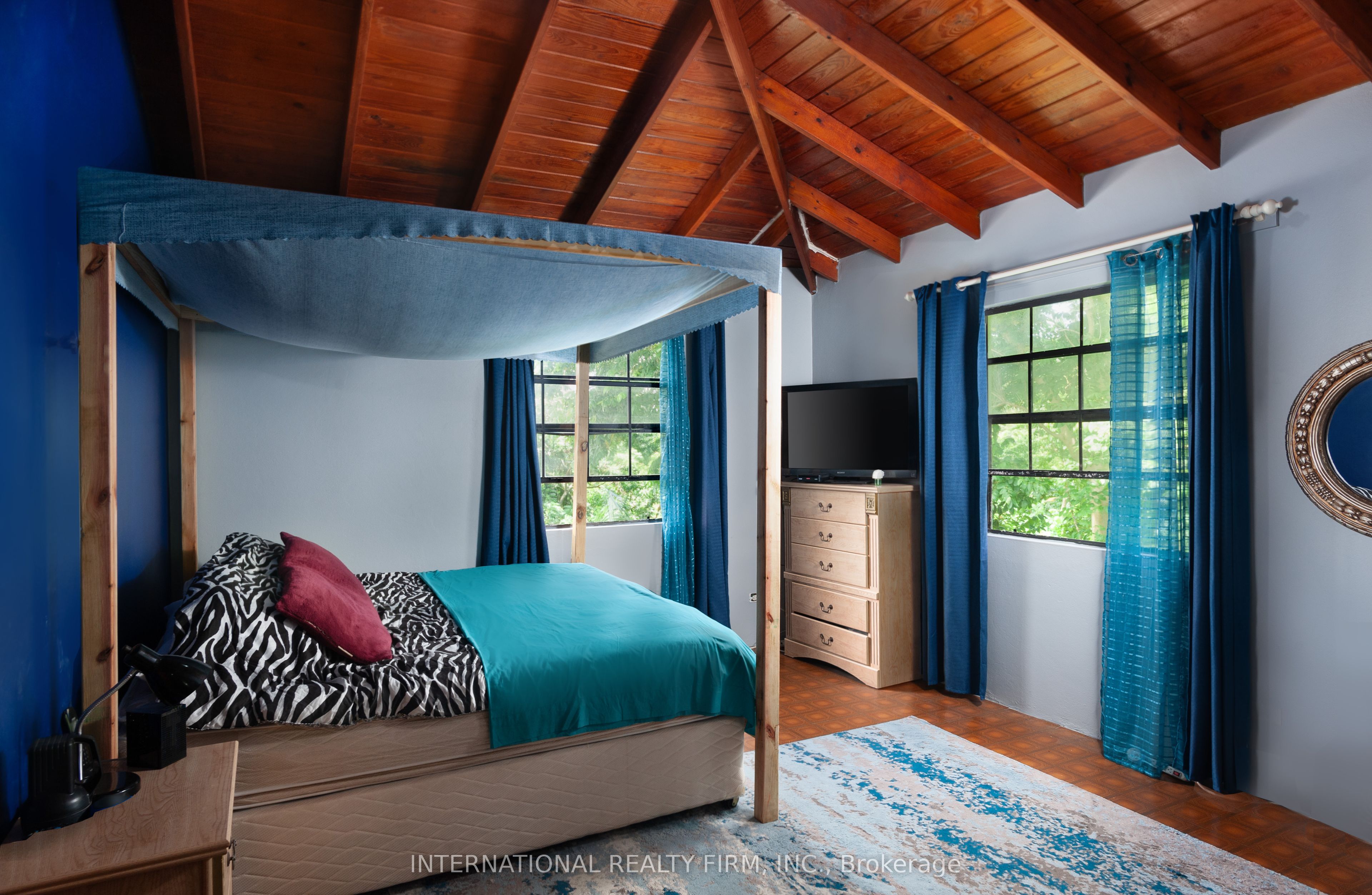 2 Vault Road Property Photo 19