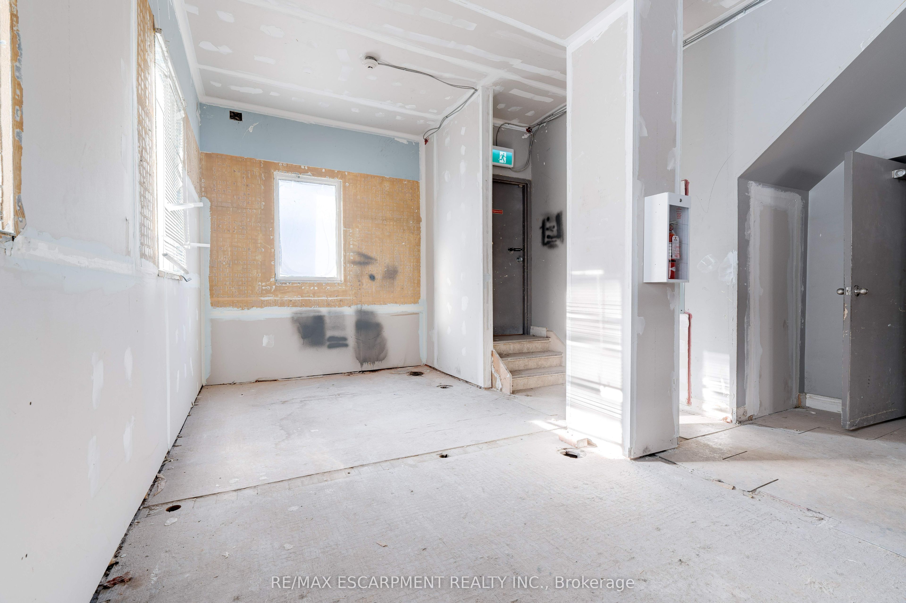 90 John Street Property Photo 9