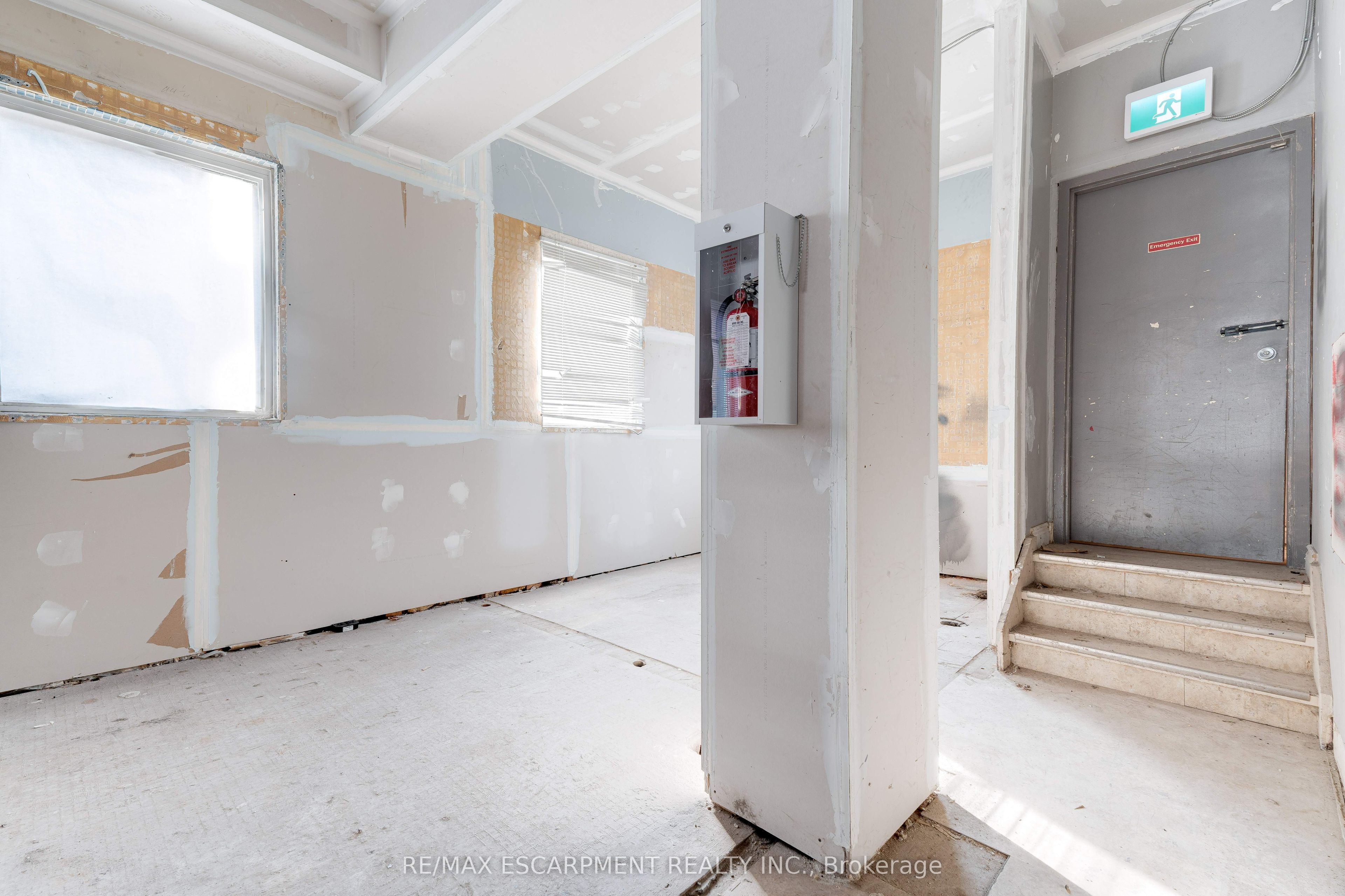 90 John Street Property Photo 10