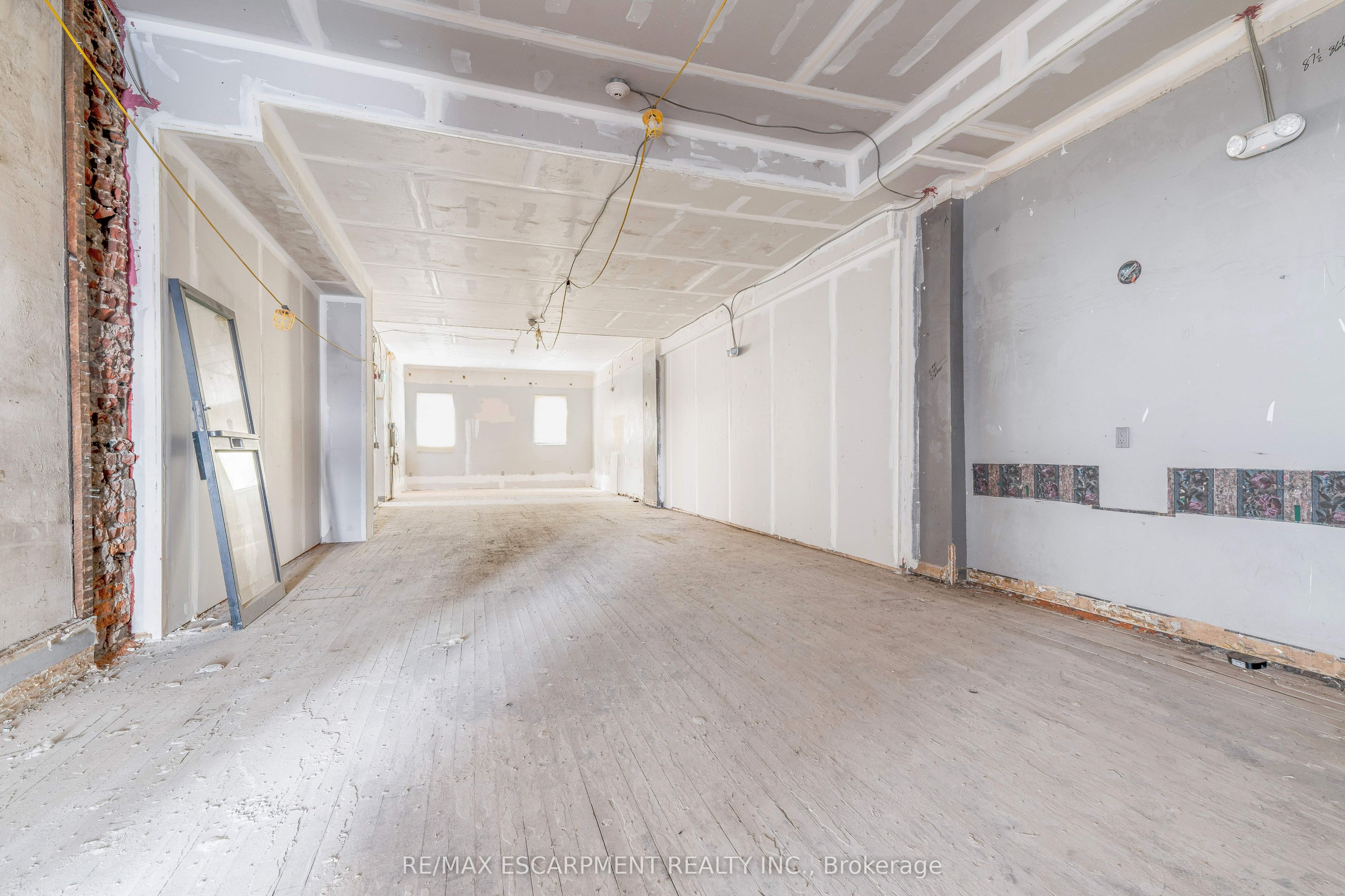 90 John Street Property Photo 12