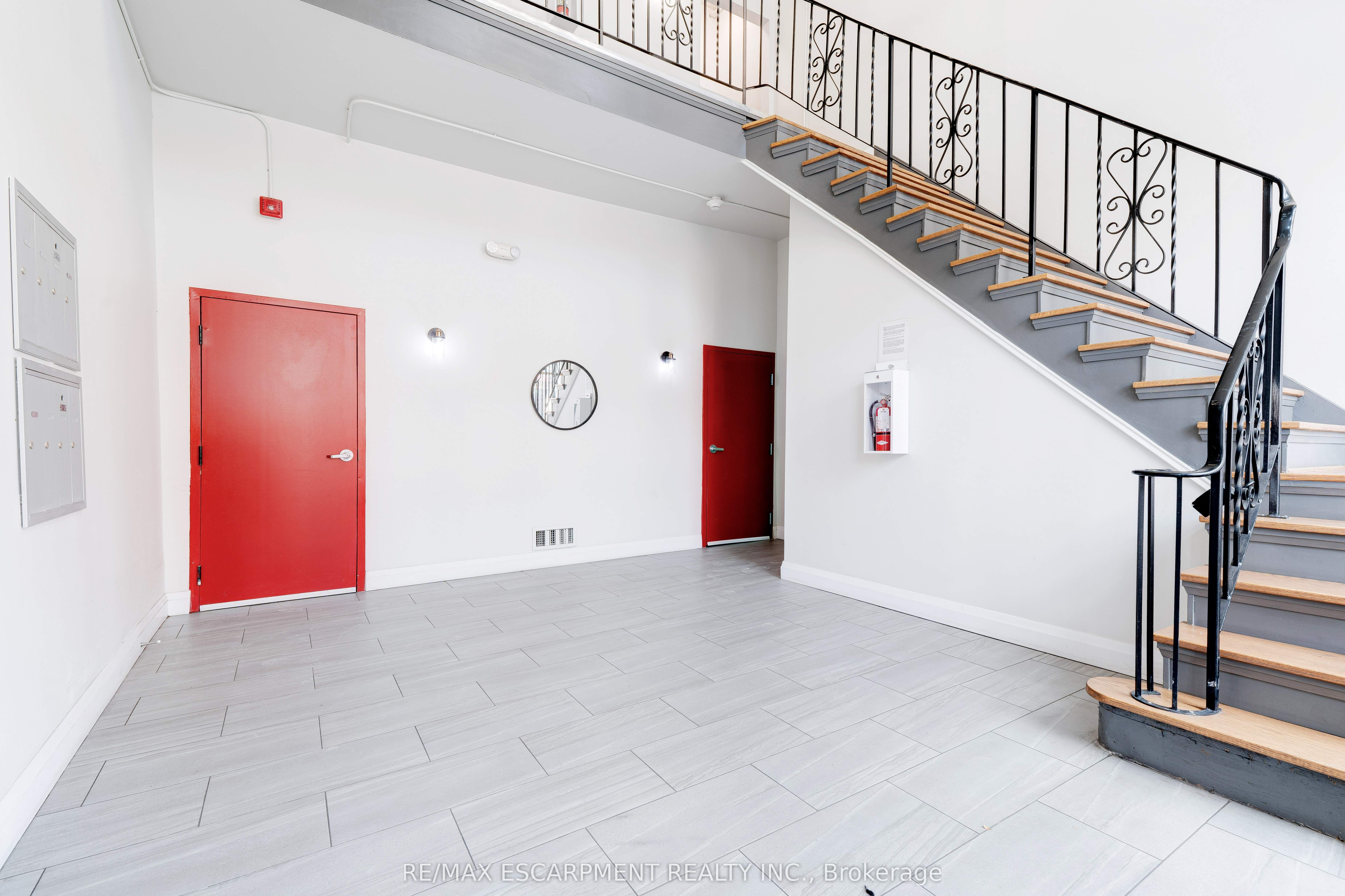 90 John Street Property Photo 15